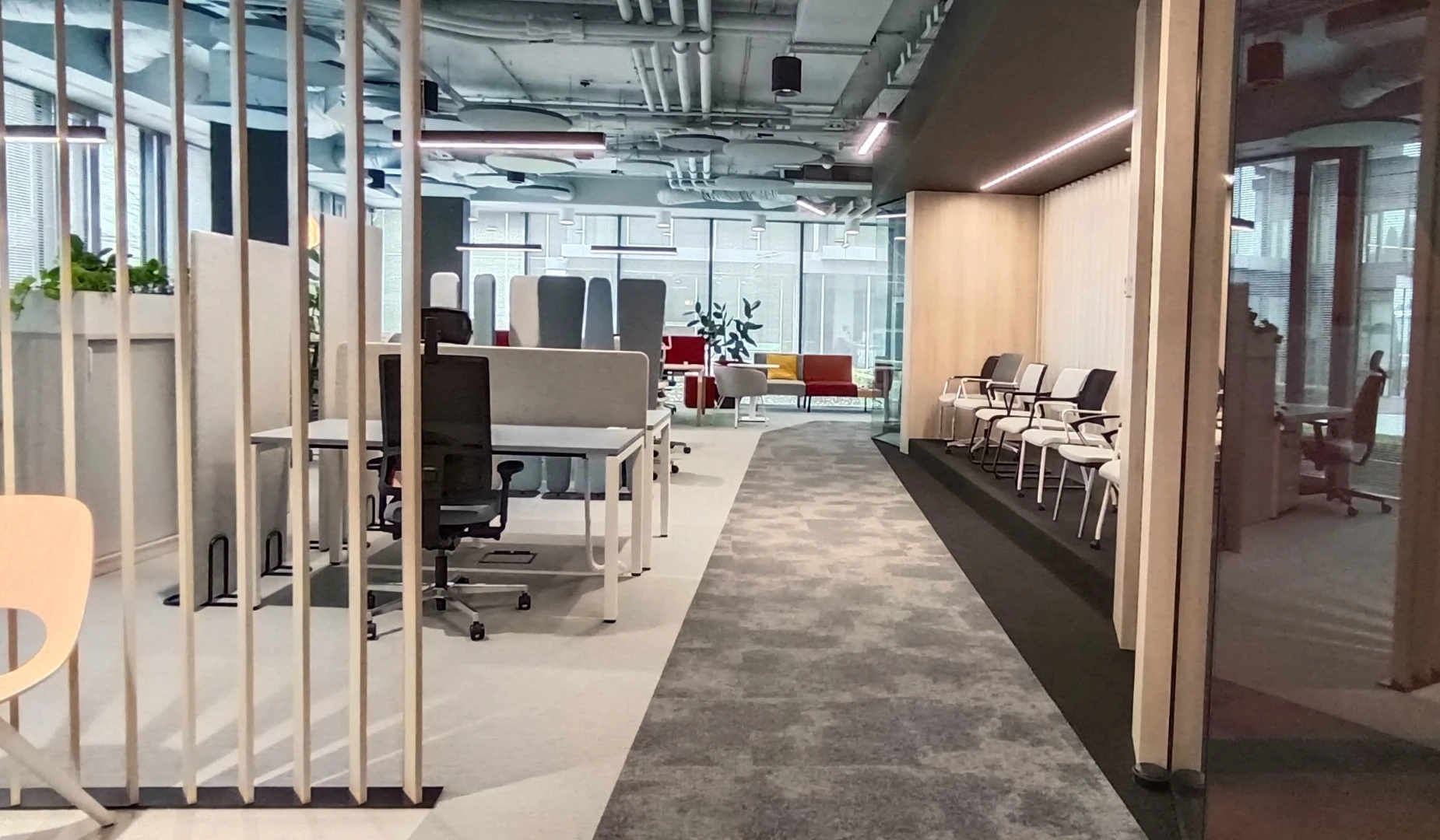 Showroom Nowy Styl w Warszawie – otwarta przestrzeń wnętrz biurowych