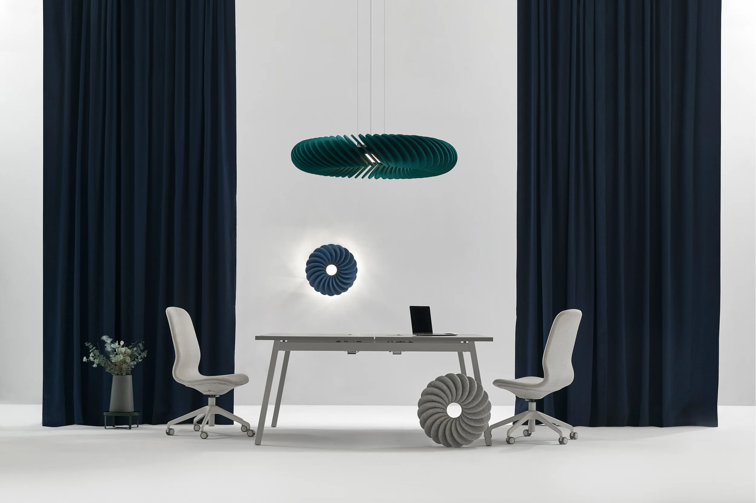 Donut Wall: cisza, która wygląda jak design