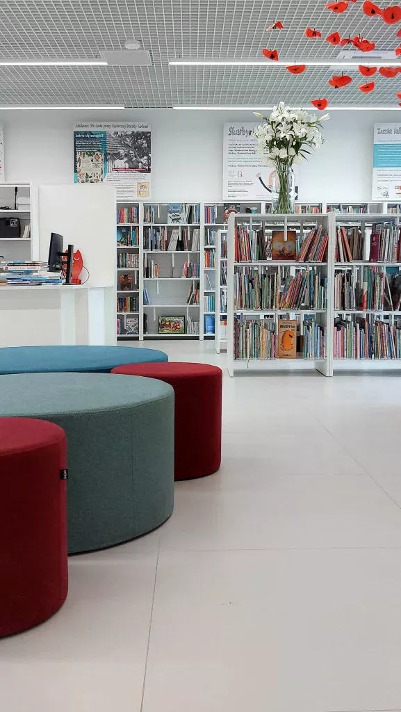 Biblioteka w Nieporęcie - realizacja projektu - Logan meble biurowe i wsparcie projektowe
